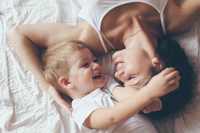 Ile można zarobić na wychowawczym? Sprawdź pensje i zasiłki